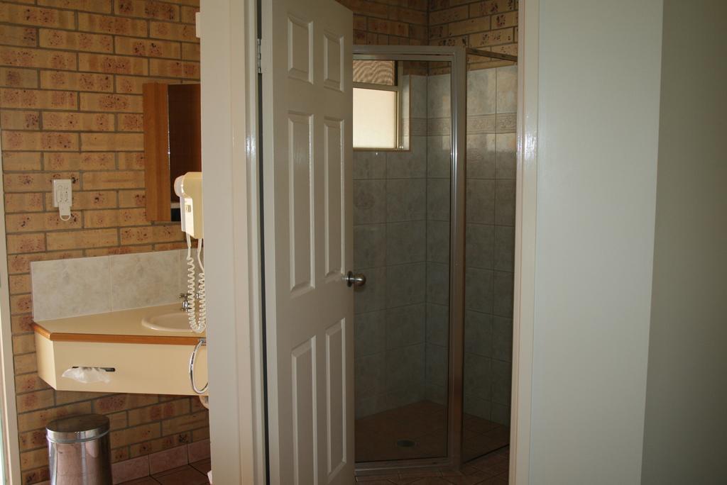 Mulga Country Motor Inn Charleville Oda fotoğraf