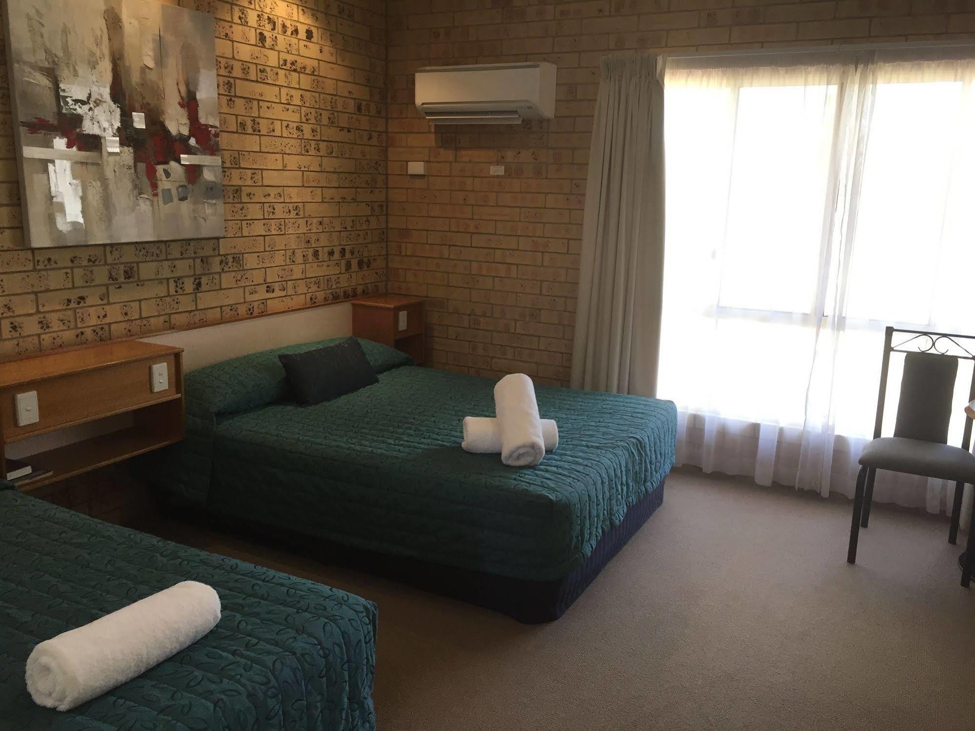 Mulga Country Motor Inn Charleville Dış mekan fotoğraf